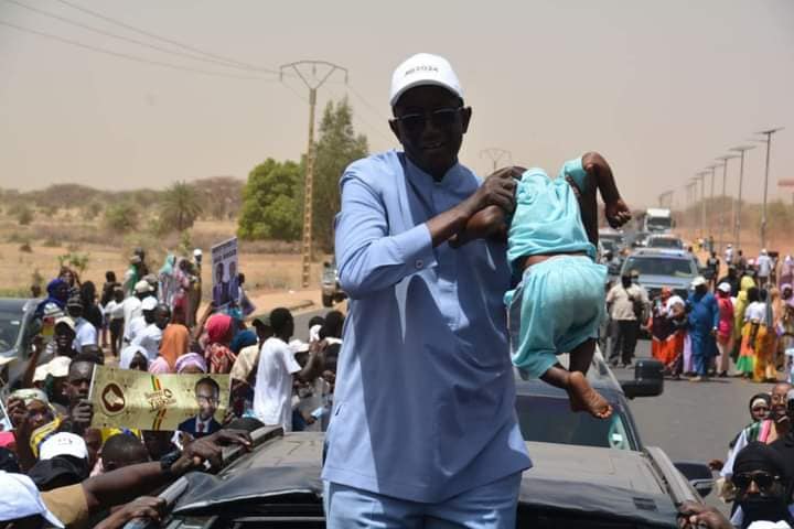 Candidats qui s’affichent avec des enfants : l’inspecteur Mamadou Lamine Sow "s’insurge" contre cette nouvelle tendance