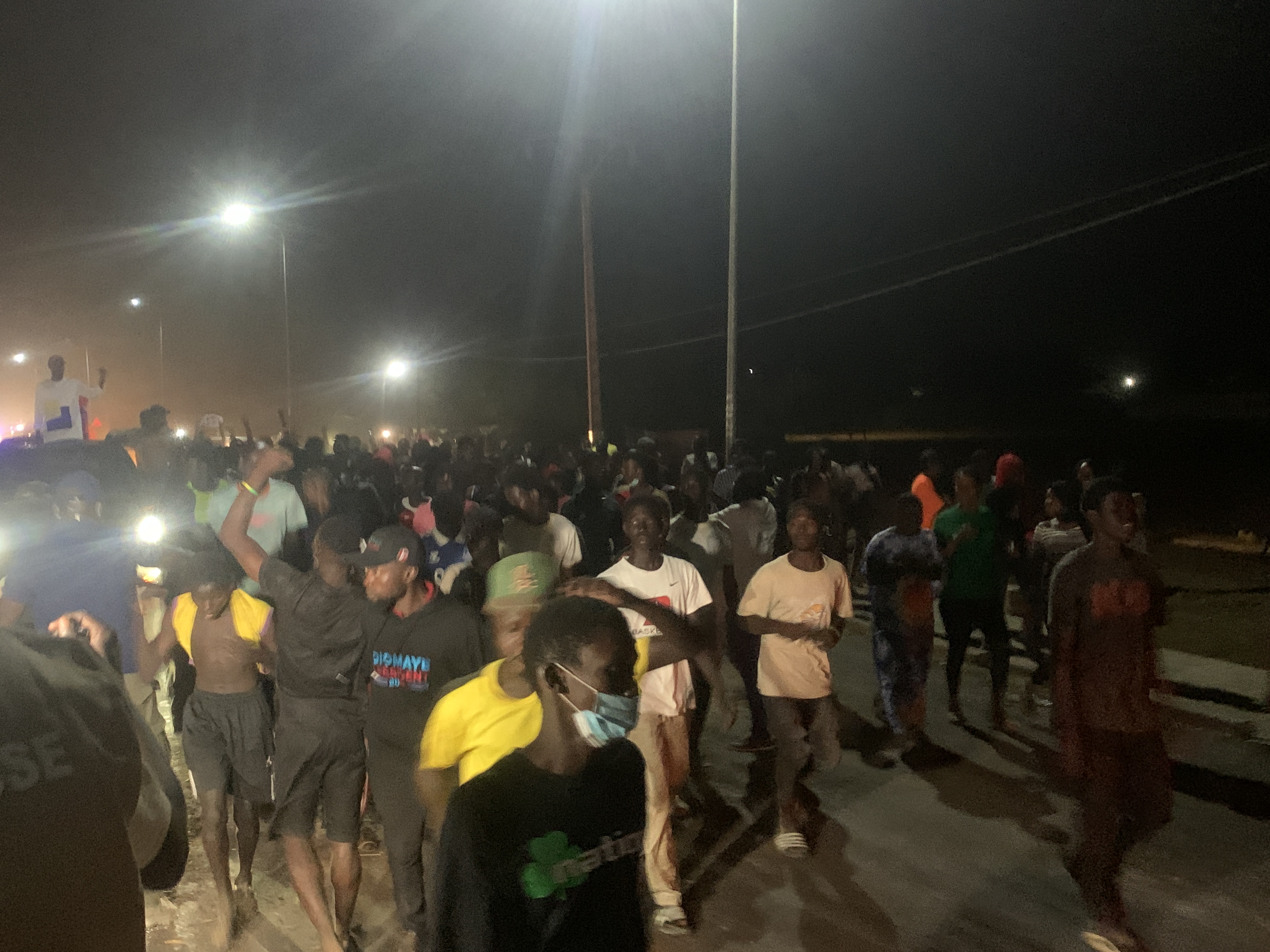 Nioro: les jeunes qui attendaient le convoi de la Coalition Diomaye président gazés par la police, deux blessés enregistrés
