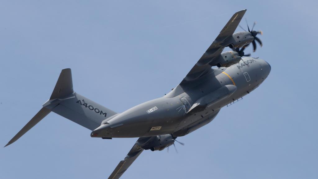 L'avion de transport militaire A400M a été mis à l'honneur, signant un des premiers vols à l'ouverture du salon du Bourget ce 15 juin 2015. REUTERS/Pascal Rossignol
