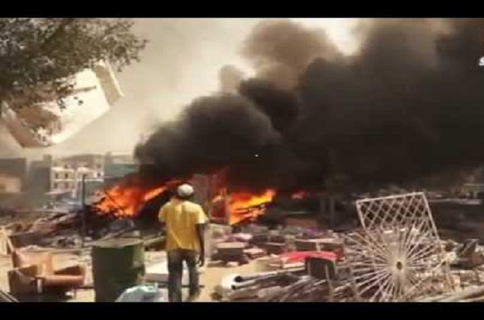 Petersen : Les marchands ambulants portent plainte contre…