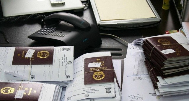Trafic de passeports diplomatiques : les 14 prévenus devant le juge d’instruction aujourd’hui