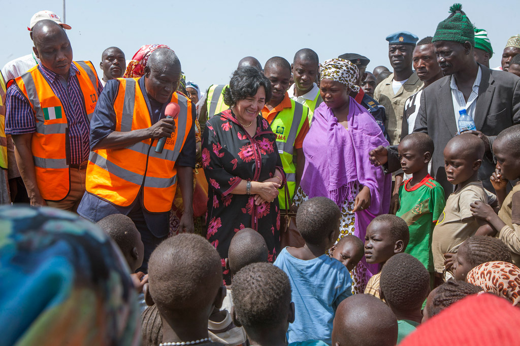 La Représentante spéciale pour les enfants et les conflits armés, Leila Zerrougui (troisième à partir de la gauche) lors d’une visite à Yola, au Nigéria.