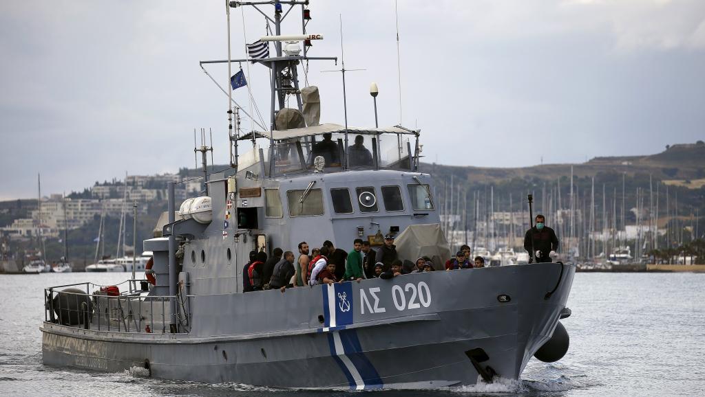 Des migrants syriens, secourus par les gardes-côtes grecs, arrivent sur l'île de Kos, le 29 mai 2015. REUTERS/Yannis Behrakis