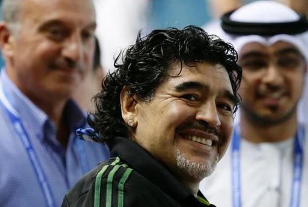FIFA: Diego Maradona annonce sa candidature à la présidence