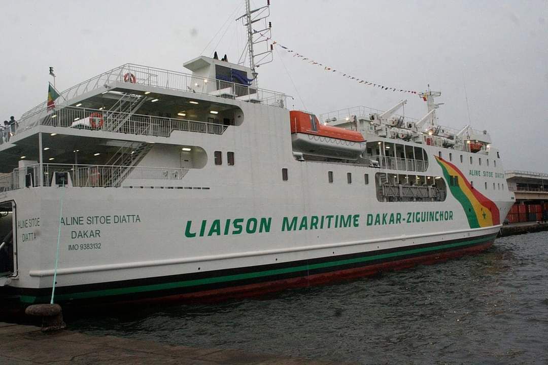 Ziguinchor : arrivée au port du navire Aline Siteo Diatta, accueillant 200 passagers