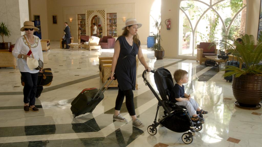 Après l'attentat meurtrier du 26 juin à l'hôtel Imperial Marhaba près de Sousse, les touristes sont peu à peu rapatriés. REUTERS/stringer