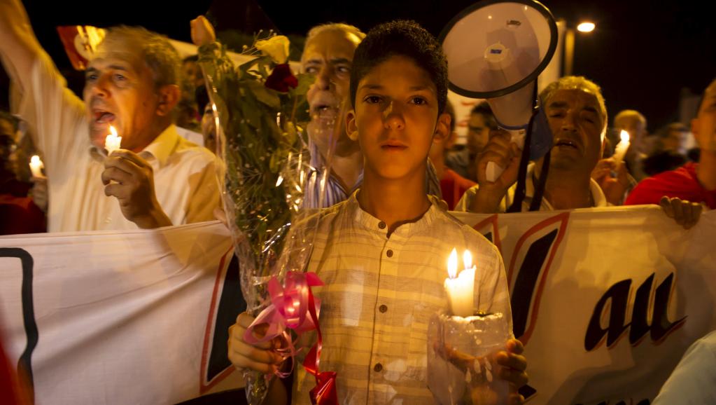 Des habitants se sont rassemblés pour honorer la mémoire des victimes de l'attentat qui a fait 38 morts à Sousse.