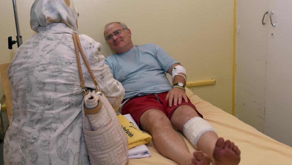 A l'hôpital Sahloul de Sousse, un touriste anglais blessé lors de l'attaque terroriste du 26 juin 2015. AFP PHOTO/FETHI BELAID