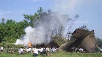 Crash d'un avion militaire en Indonésie: le bilan provisoire s'élève à 116 morts