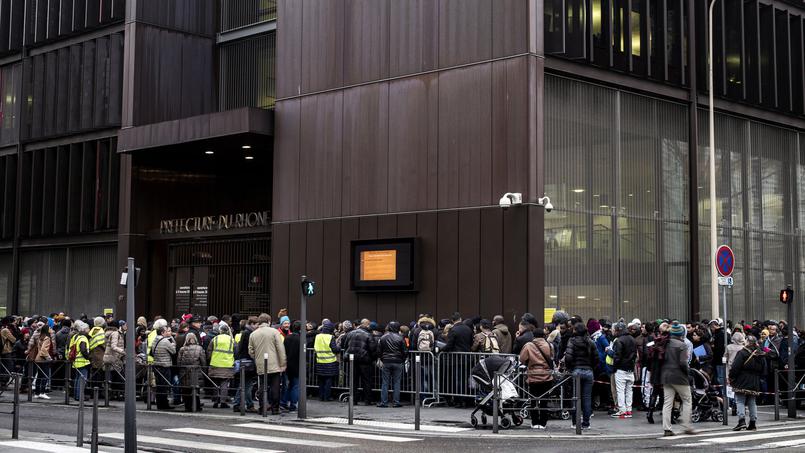 Le gouvernement défend de nouveaux droits pour les étrangers en France