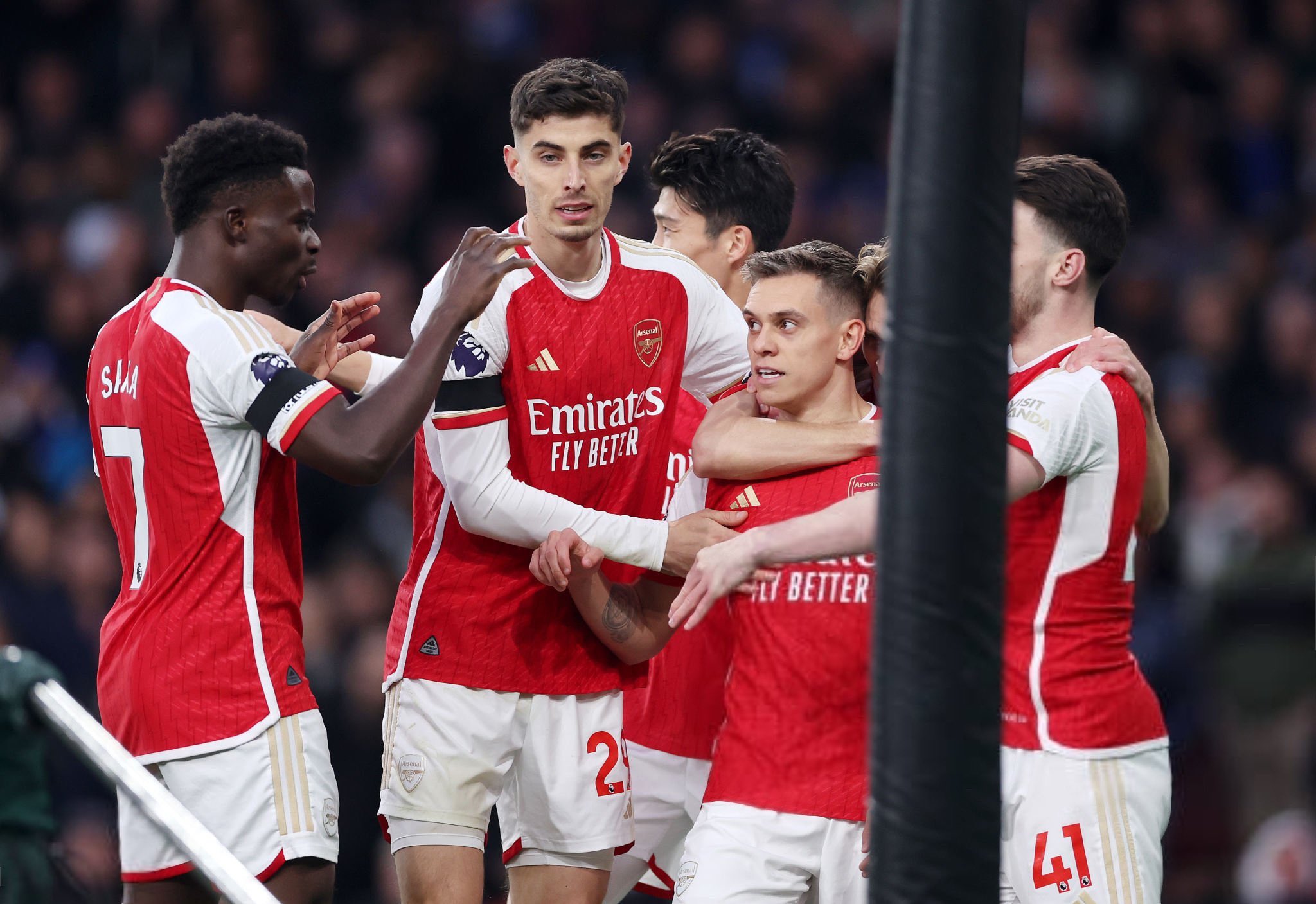Premier League : Arsenal écrase Chelsea et met la pression sur Manchester City et Liverpool