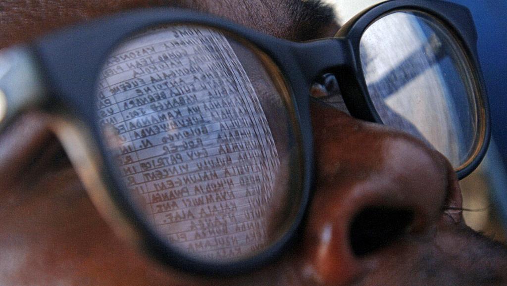 La liste des votants du bureau de Bogoro, lors des élections de juillet 2006 en RDC. AFP PHOTO / LIONEL HEALING