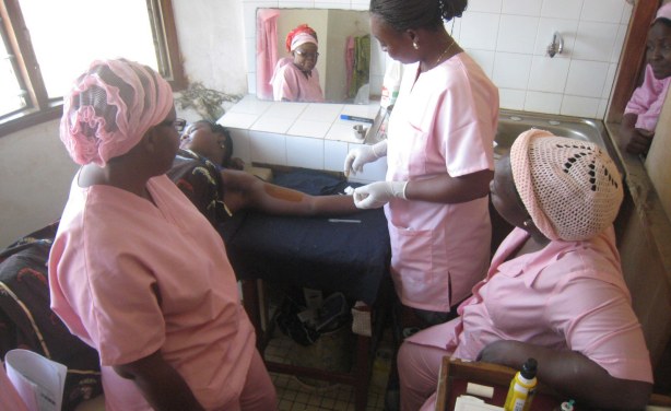 "2.000 sages-femmes d’Etat sont au chômage", (présidente Association Nationale des sages-femmes)