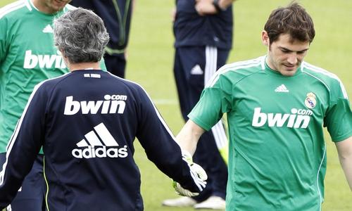 Mourinho critique le salaire de Casillas