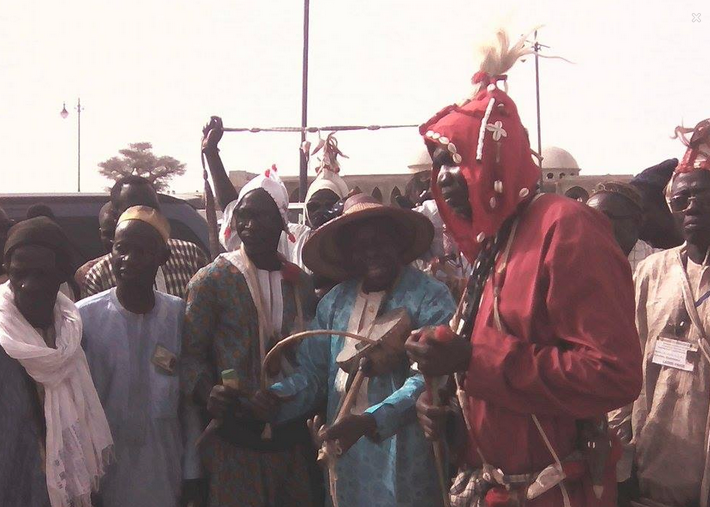 Images Fatick: les saltigués à l'accueil de Macky Sall