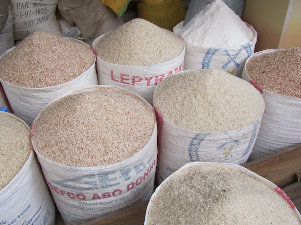 Prix du riz : les commerçants du marché Castors rassurent « il n’y a pas de hausse »