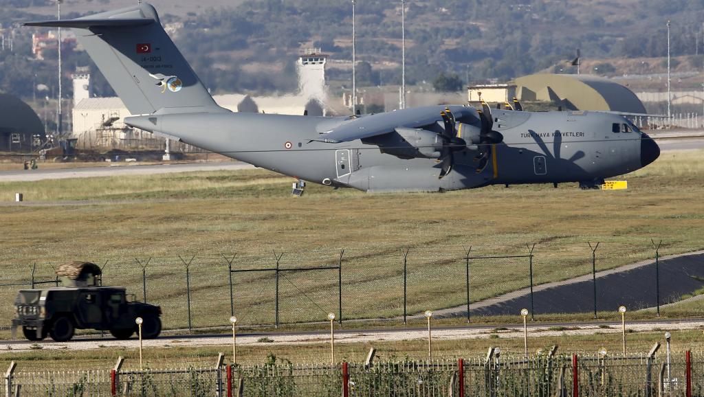 Un avion de transport militaire truc A400M sur la base militaire d'Incirlik (sud du pays). La Turquie a autorisé les Etats-Unis à utiliser cette base comme point d'appui à des frappes aériennes en Syrie. REUTERS/Murad Sezer