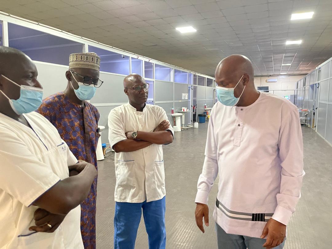 Le ministre de la Santé poursuit ses visites surprises dans les hôpitaux (photos)