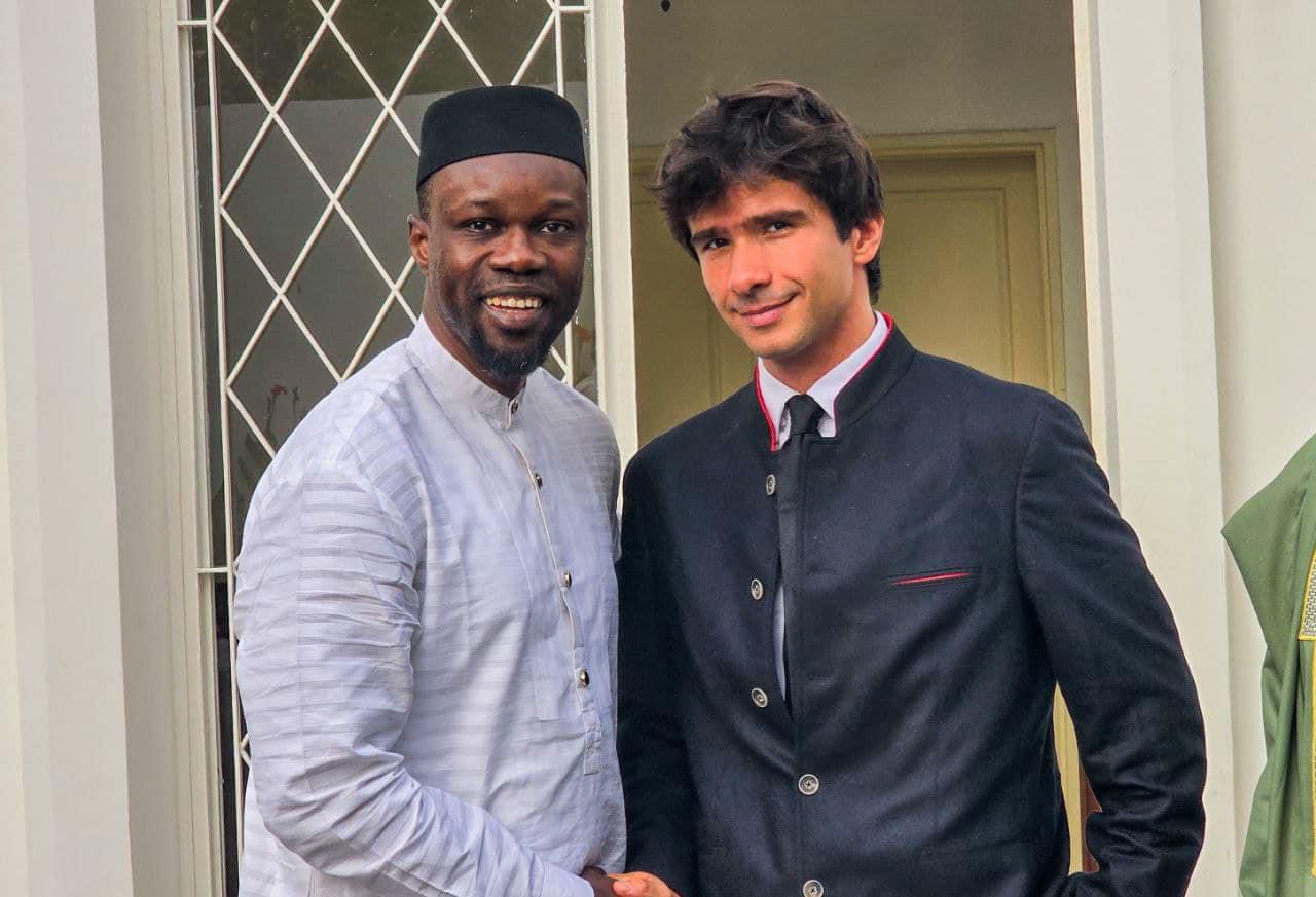 Ousmane Sonko rend hommage à Juan Branco : « Il s’est donné corps et âme pour le projet, bénévolement et passionnément »