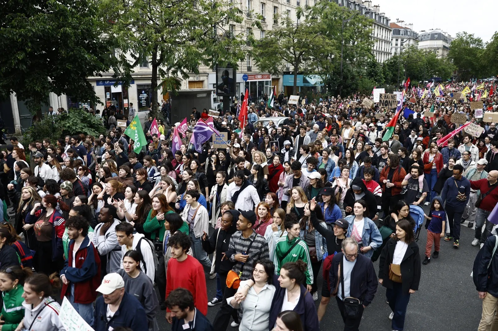 Des milliers de manifestants contre l’extrême droite en France