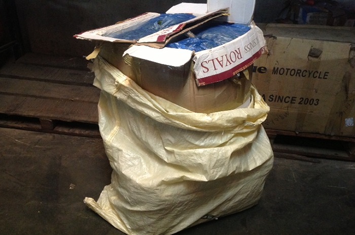 La saisie de la drogue par les douaniers de Kaffrine et de l'aéroport LSS en image