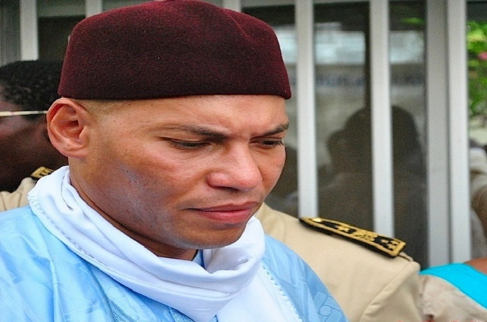 Karim Wade envoie un colis au Khalife général des Mourides.