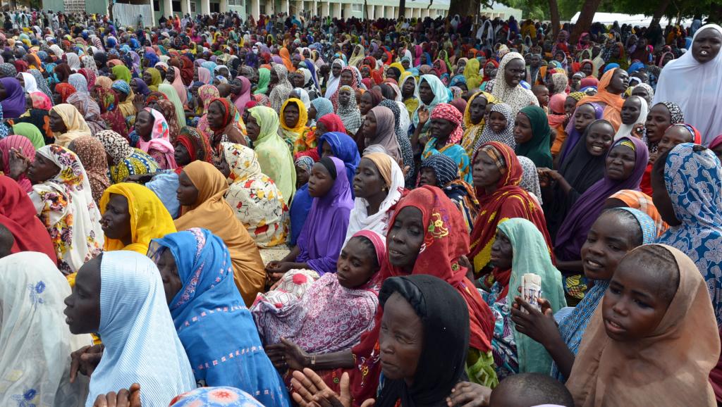 Des Nigérians ayant fui les violences dans le nord-est du pays à Maiduguri, dans l'Etat de Borno, le 3 août. AFP PHOTO/STRINGER