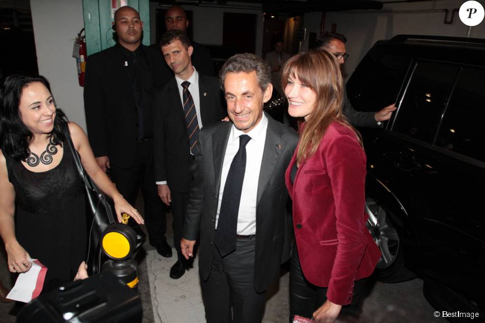Carla Bruni au Brésil : Scène, bain de foule et retrouvailles avec son papa