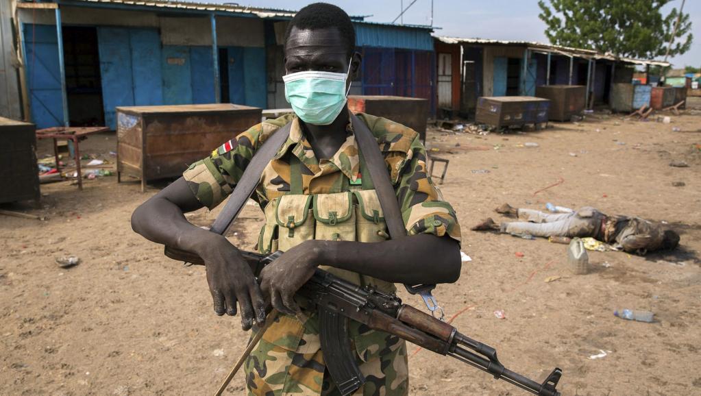 Un combattant de la rébellion de Riek Machar, à Bentiu, dans l'Etat d'Unité (Soudan du Sud). REUTERS/Emre Rende