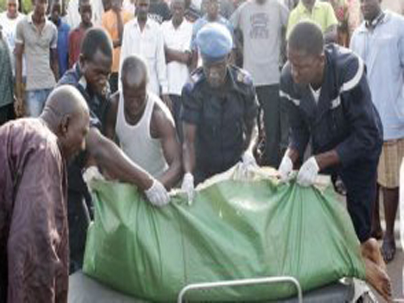 Horreur à la Cité Biagui : le corps d’un Blanc en état de décomposition retrouvé dans un véhicule