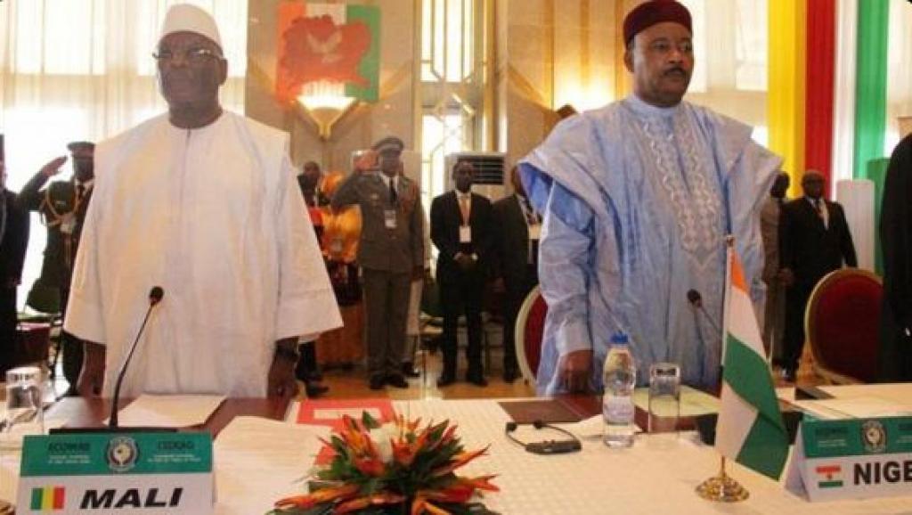 Le président malien IBK (g) et le président du Niger Mahmadou Issoufou, le 2 septembre à Niamey.2015. DR