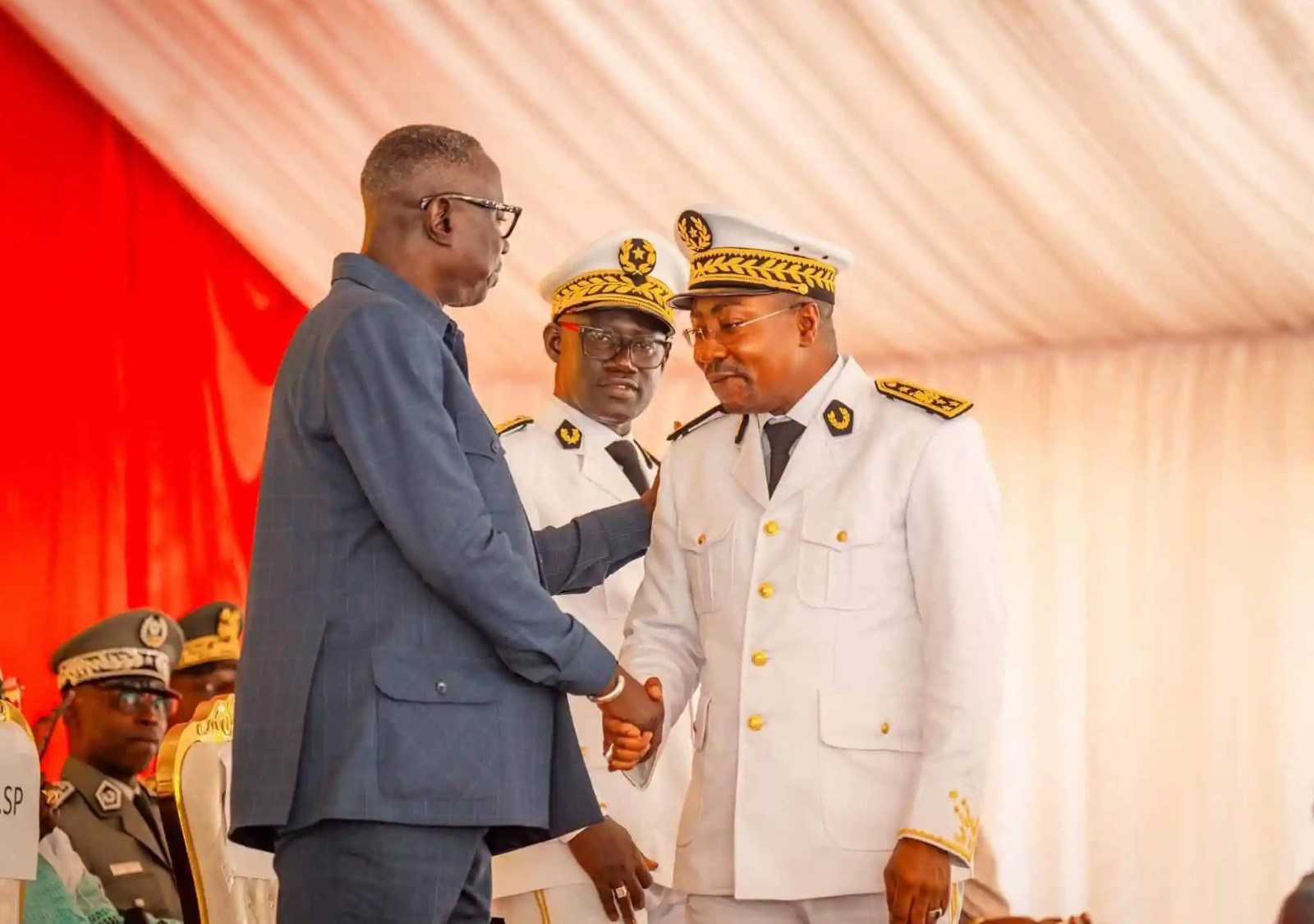 Le ministre de l'Intérieur a procédé à l' installation de neuf (9) Gouverneurs dans certaines régions du pays