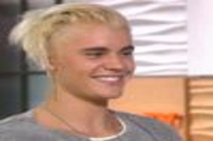 Justin Bieber, blond platine, il devient la risée de la Toile !