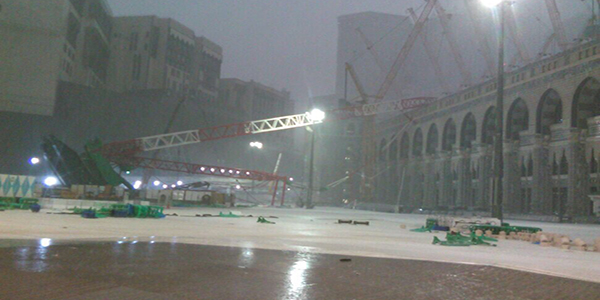 Le roi saoudien sanctionne la société BinLaden après la chute de la grue à La Mecque