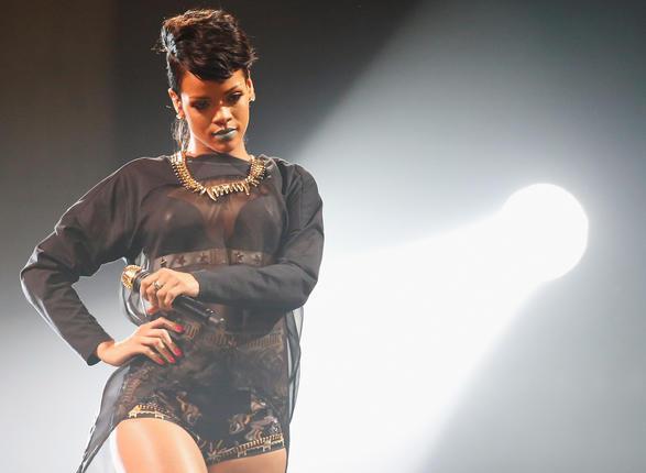 Rihanna : “Taylor Swift est un modèle à suivre, pas moi”
