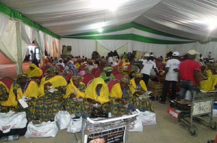 Hangar de l’aéroport LSS : La grande désillusion des pèlerins