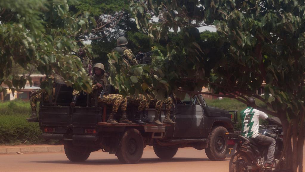 Des membres du RSP, le Régiment de sécurité présidentiel, à Ouagadougou ce jeudi 17 septembre. REUTERS/Joe Penney