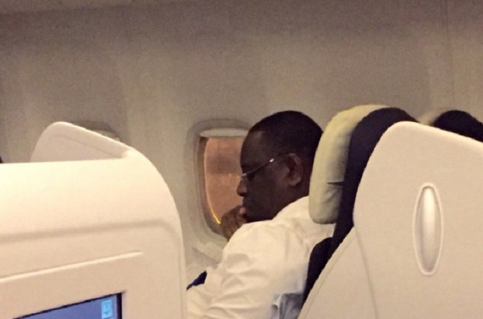 Macky Sall fait la revue de la presse.