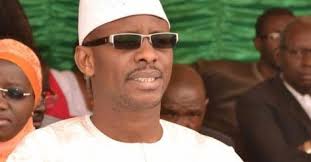 Moustapha Diop gâte les mareyeuses du Marché au poisson de Pikine