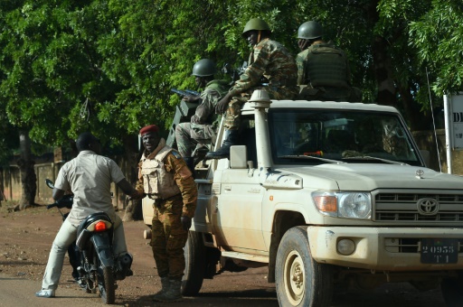 Burkina: le Premier ministre libéré, les putschistes veulent le retrait de l'armée