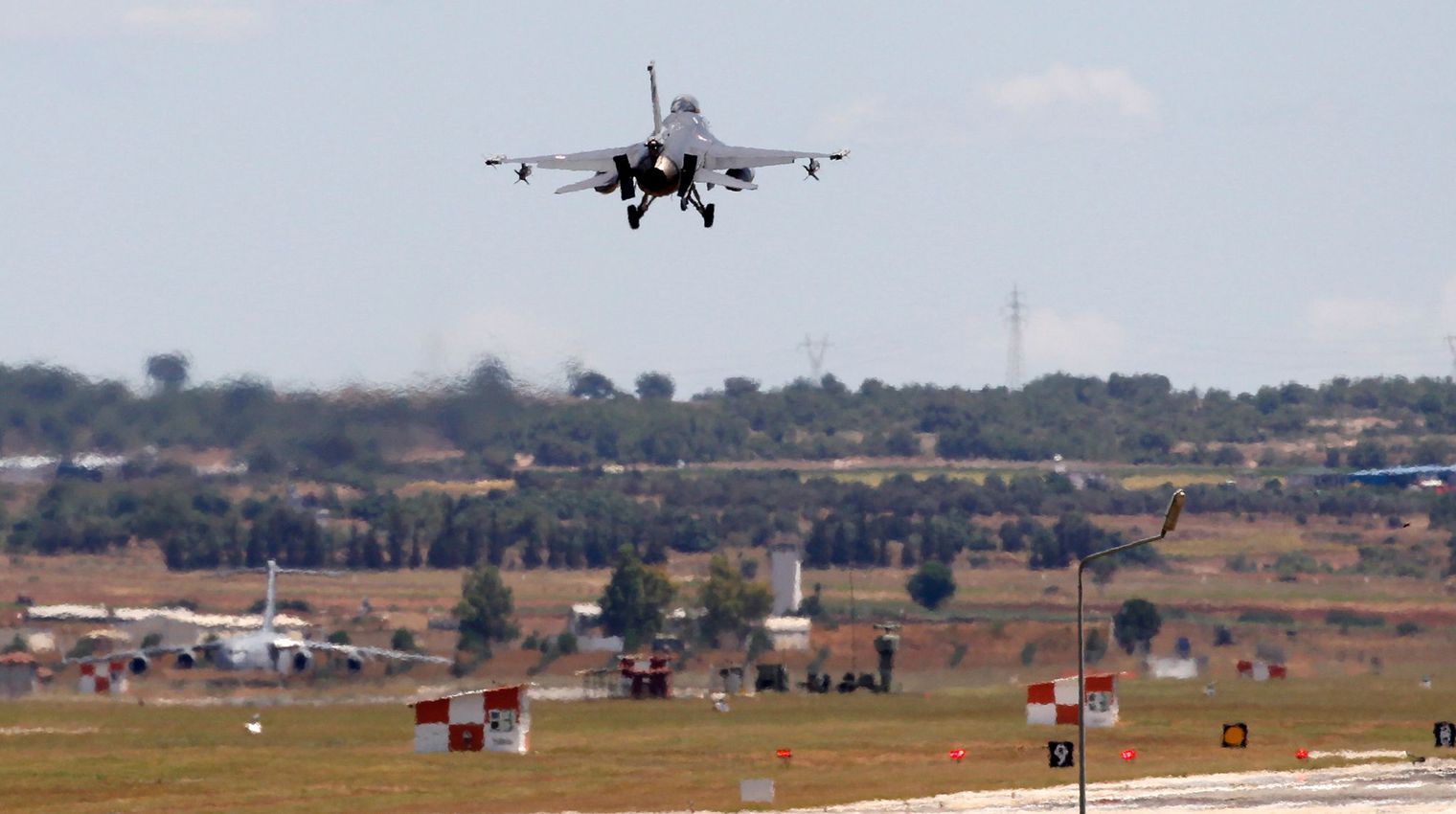 Les incidents se multiplient entre avions russes et turcs à la frontière syrienne