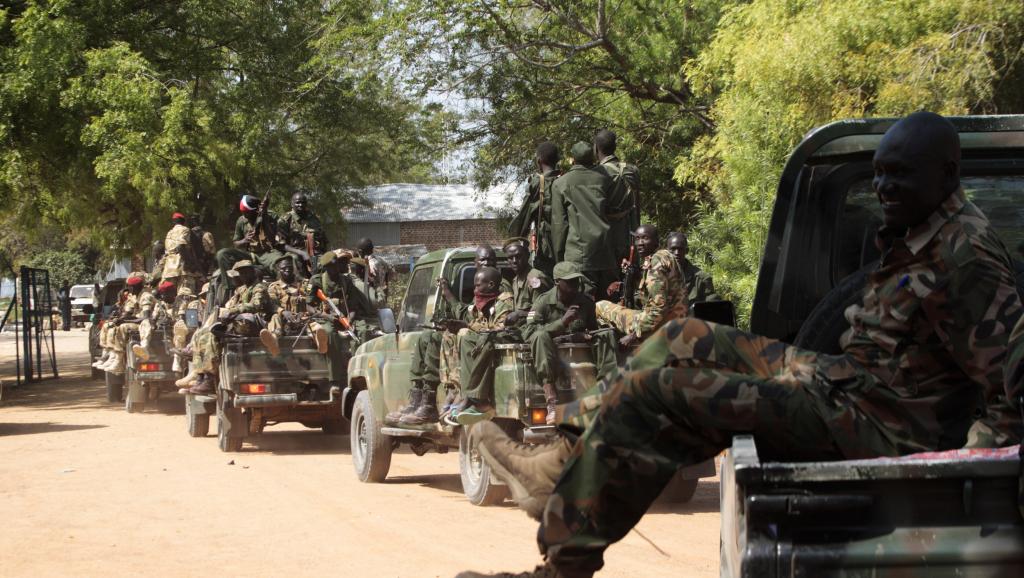Des soldats sud-soudanais, le 25 décembre dans la ville de Bor, à 500 km au nord de Juba. REUTERS/James Akena