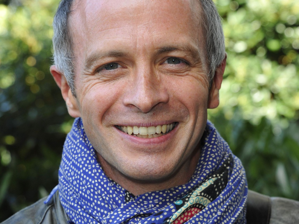 Samuel Etienne renversé par une voiture donne de ses nouvelles et retrouve l’antenne dés aujourd’hui.