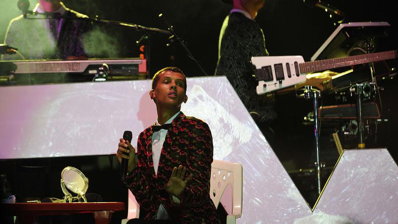 Stromae rend un vibrant hommage à son père en plein concert.