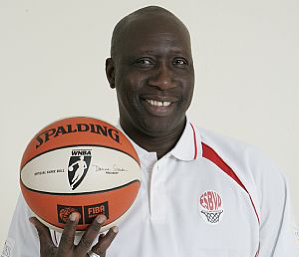 "Le sport est le parent pauvre du PSE", (ancien coach des Lions de basket)