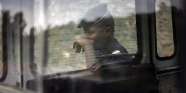 Harcèlement policier en RDC: un chauffeur de taxi s’immole au volant avec un policier à bord
