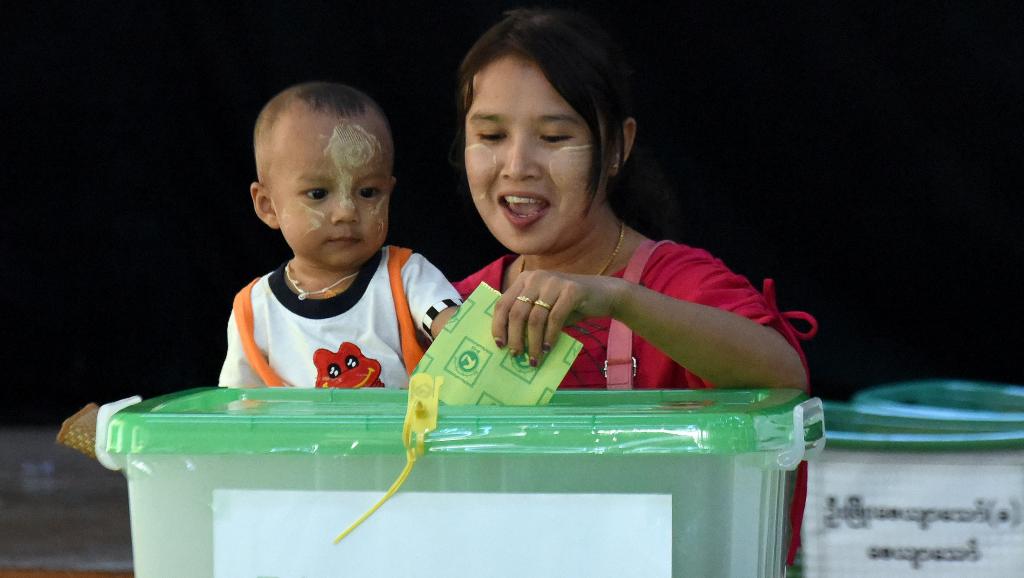 Elections générales en Birmanie: affluence dans les bureaux de vote
