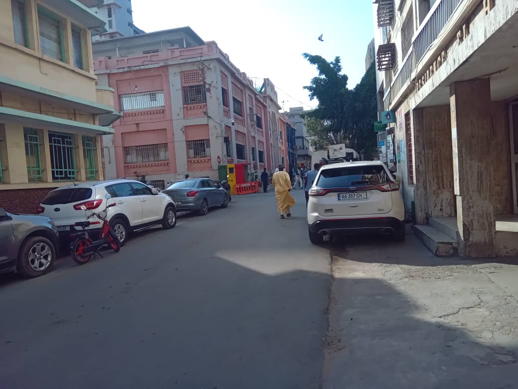 Convoqué par la Sûreté urbaine de Dakar, Madiambal Diagne toujours absent malgré la forte présence policière