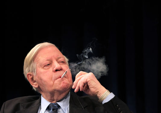 Mort d’Helmut Schmidt, ex-chancelier et artisan de l’amitié franco-allemande