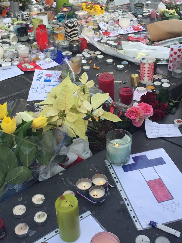 Attentats de Paris: la France s’est figée à midi pour une minute de silence en hommage aux victimes